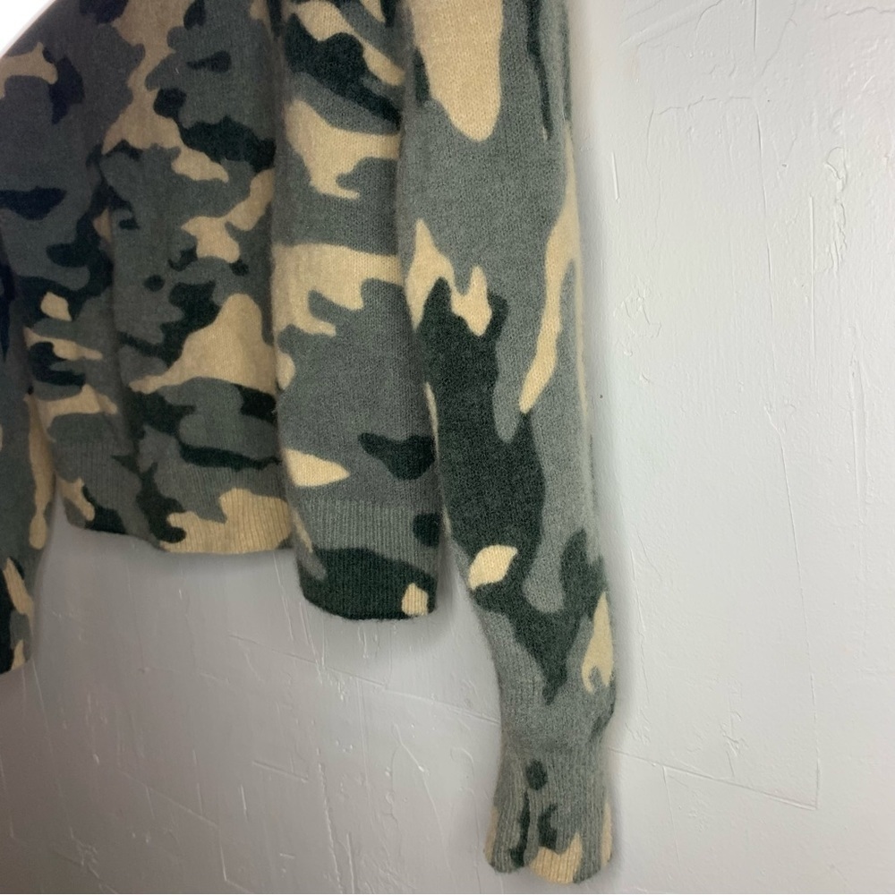Banana Republic Camo Print Wool Blend Long Sleeve Crewneck Sweater​​​​​ - Picture 7 of 9